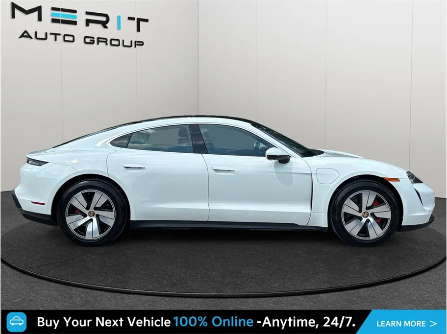 Porsche Taycan photo 10