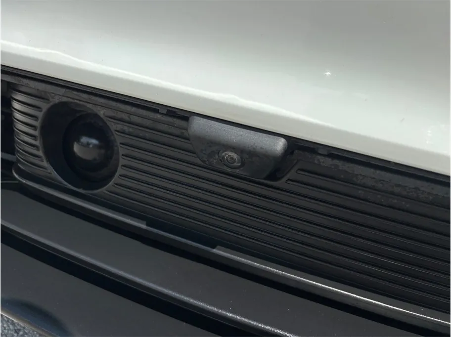 Porsche Taycan photo 15