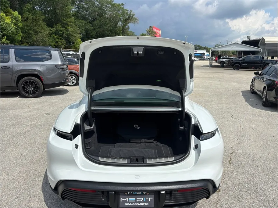 Porsche Taycan photo 50