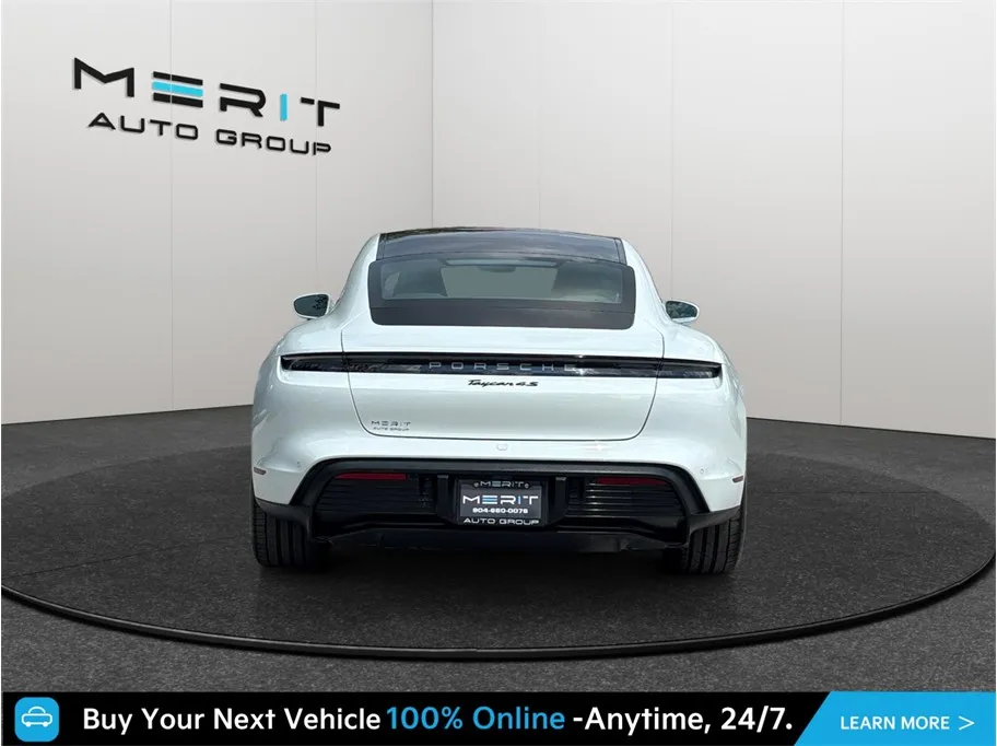 Porsche Taycan photo 8