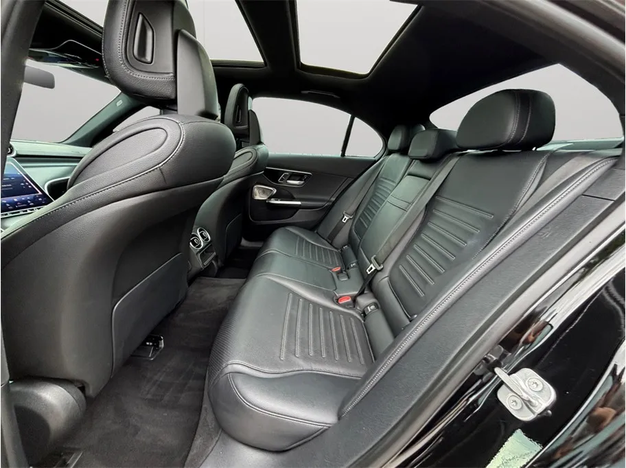 Mercedes-Benz C-Class photo 40
