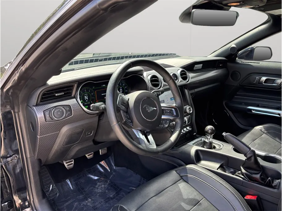 Ford Mustang photo 6