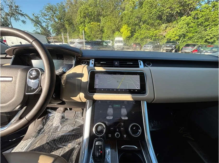 Land Rover Range Rover Sport photo 11