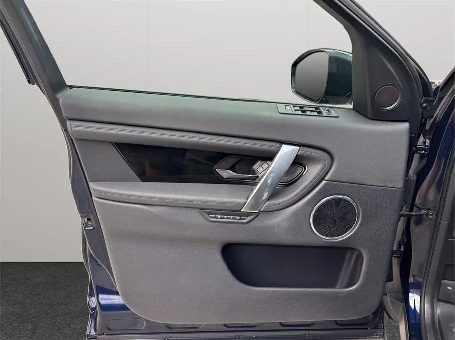 Land Rover Discovery Sport photo 21