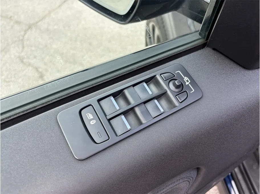 Land Rover Discovery Sport photo 22