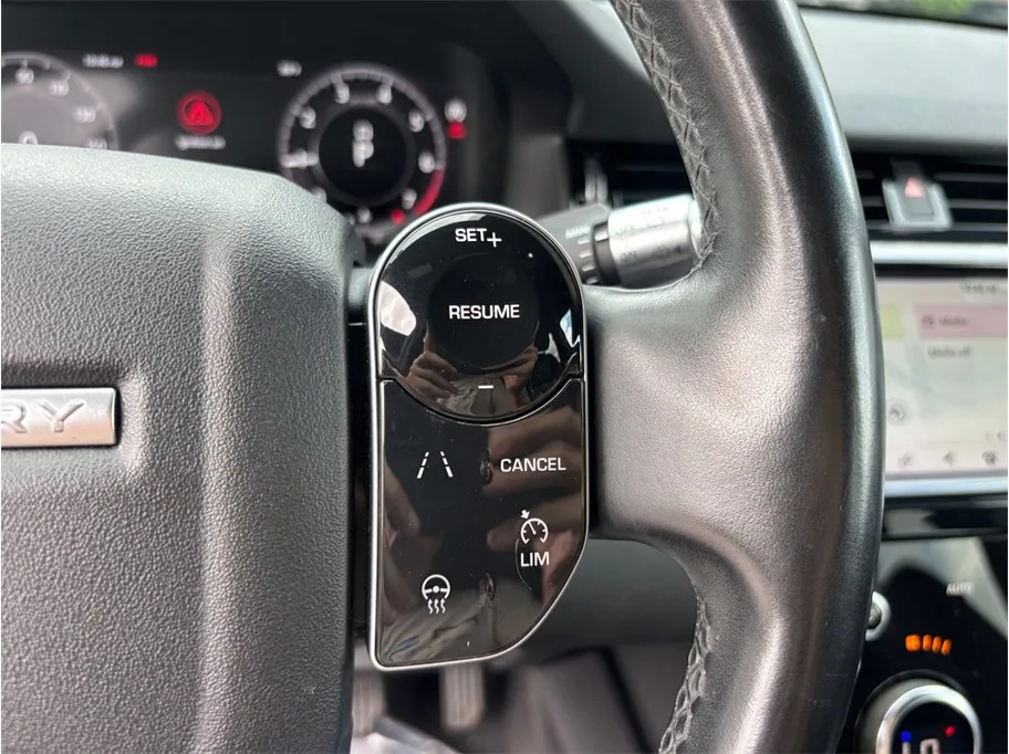Land Rover Discovery Sport photo 27