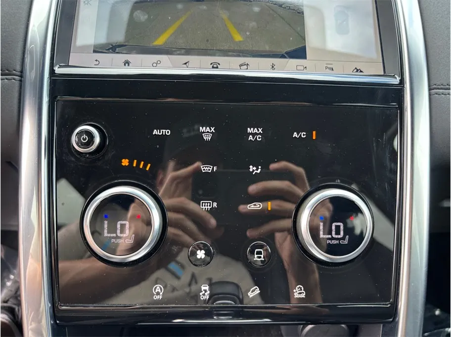 Land Rover Discovery Sport photo 32