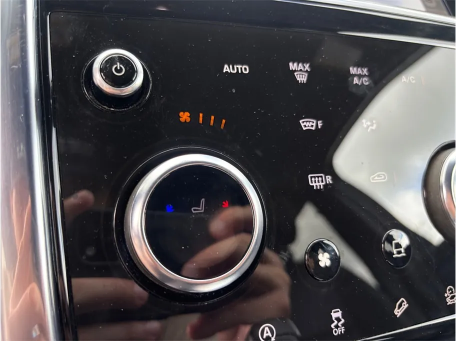 Land Rover Discovery Sport photo 33