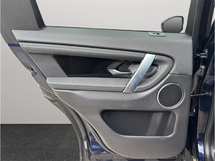 Land Rover Discovery Sport photo 39