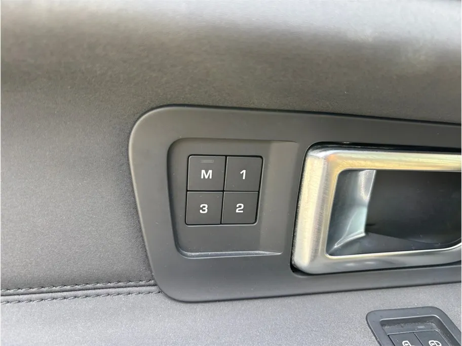 Land Rover Discovery Sport photo 23
