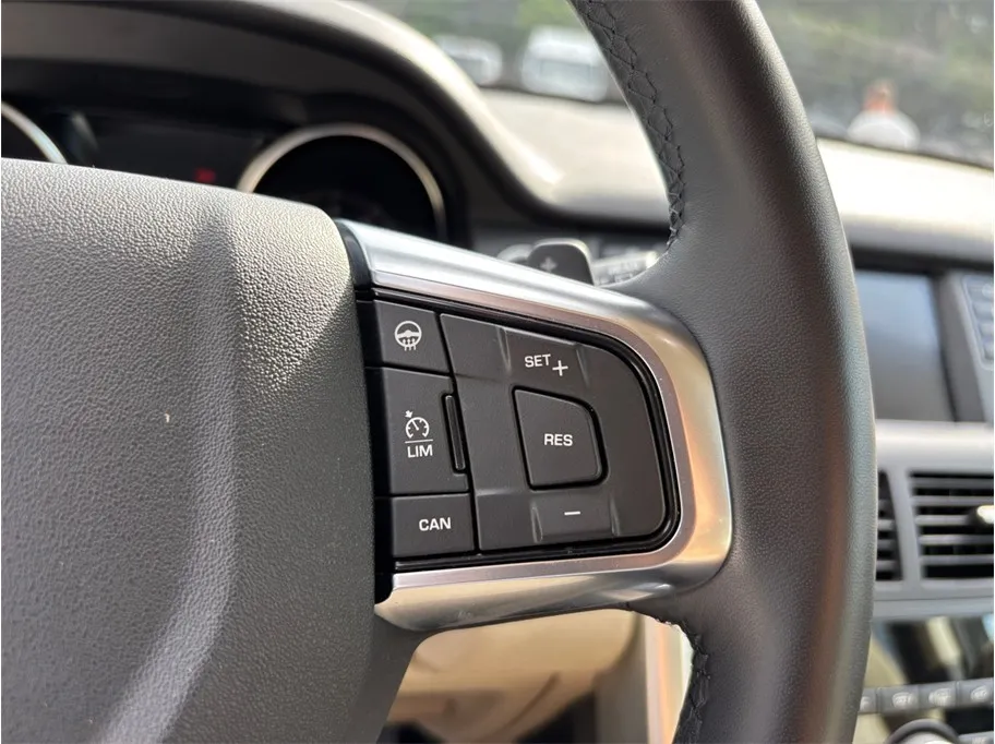 Land Rover Discovery Sport photo 28