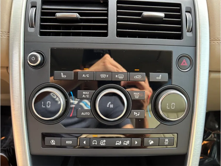 Land Rover Discovery Sport photo 33