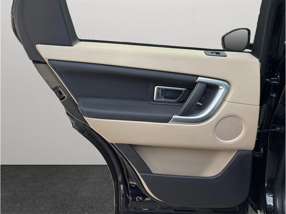 Land Rover Discovery Sport photo 40