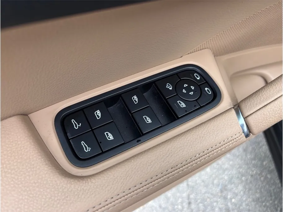 Porsche Cayenne photo 23