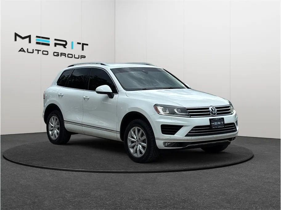 White 2017 Volkswagen Touareg V6 Sport SUV 4D for sale in Jacksonville, FL