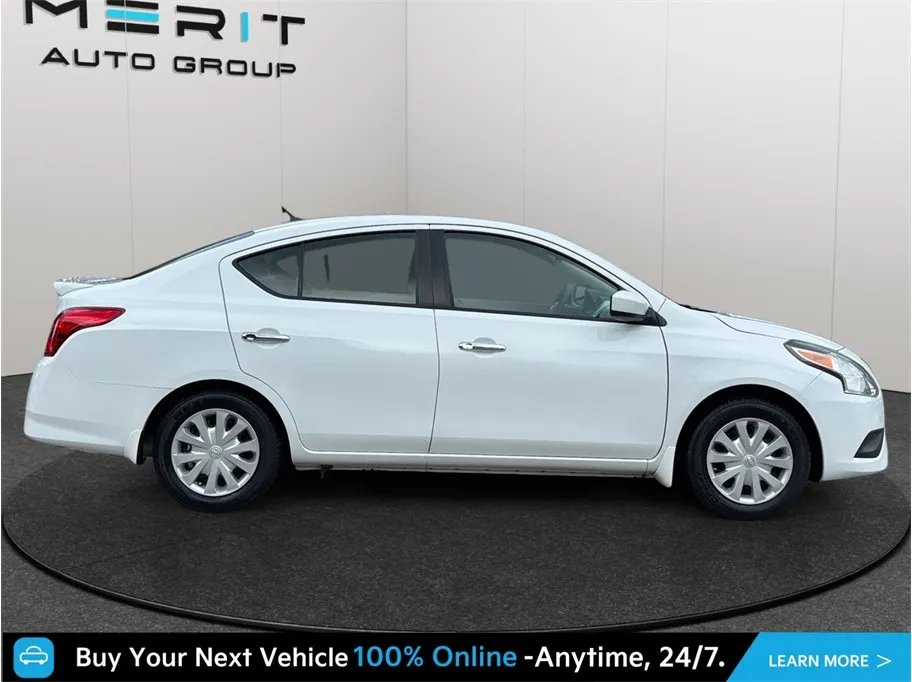 Nissan Versa photo 10