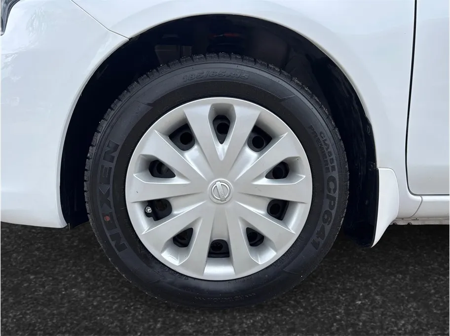 Nissan Versa photo 12