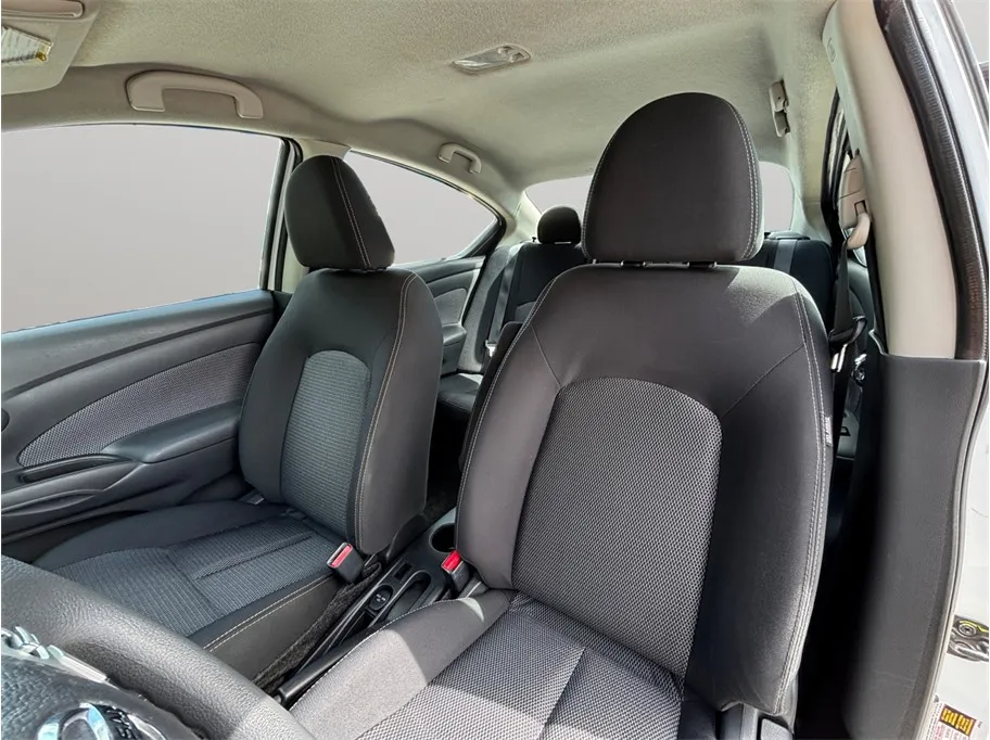 Nissan Versa photo 14