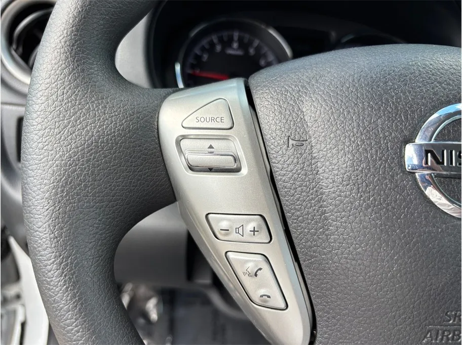 Nissan Versa photo 19