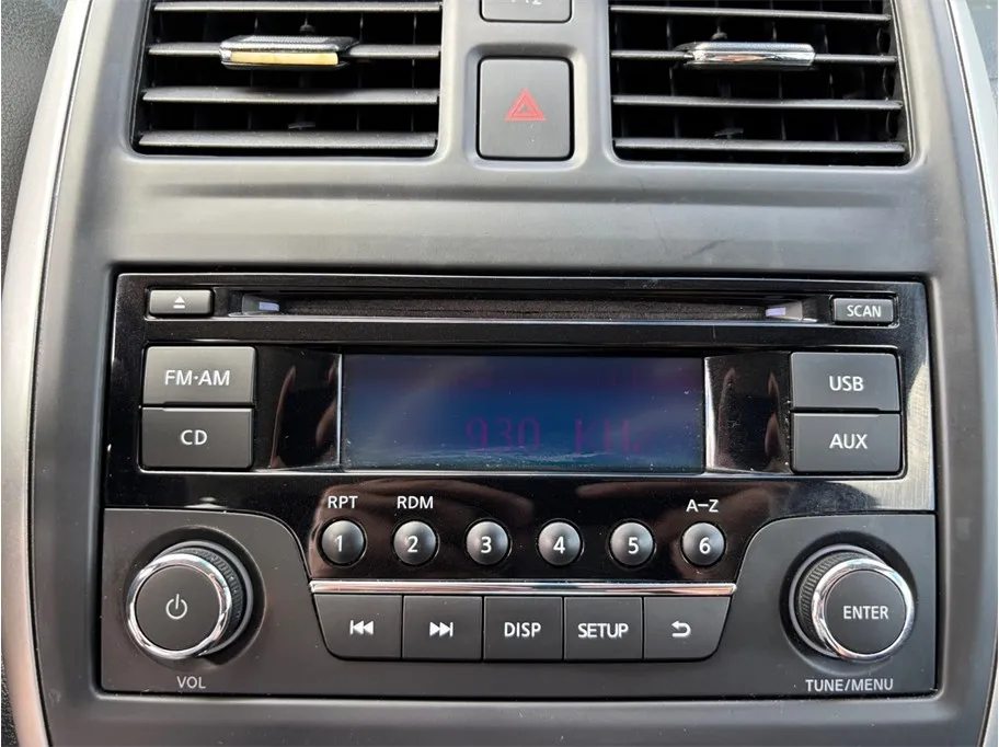 Nissan Versa photo 21