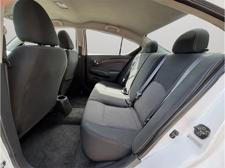 Nissan Versa photo 25