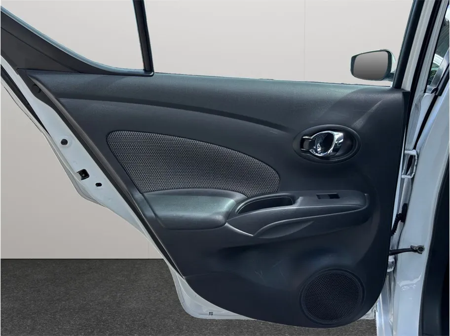 Nissan Versa photo 26