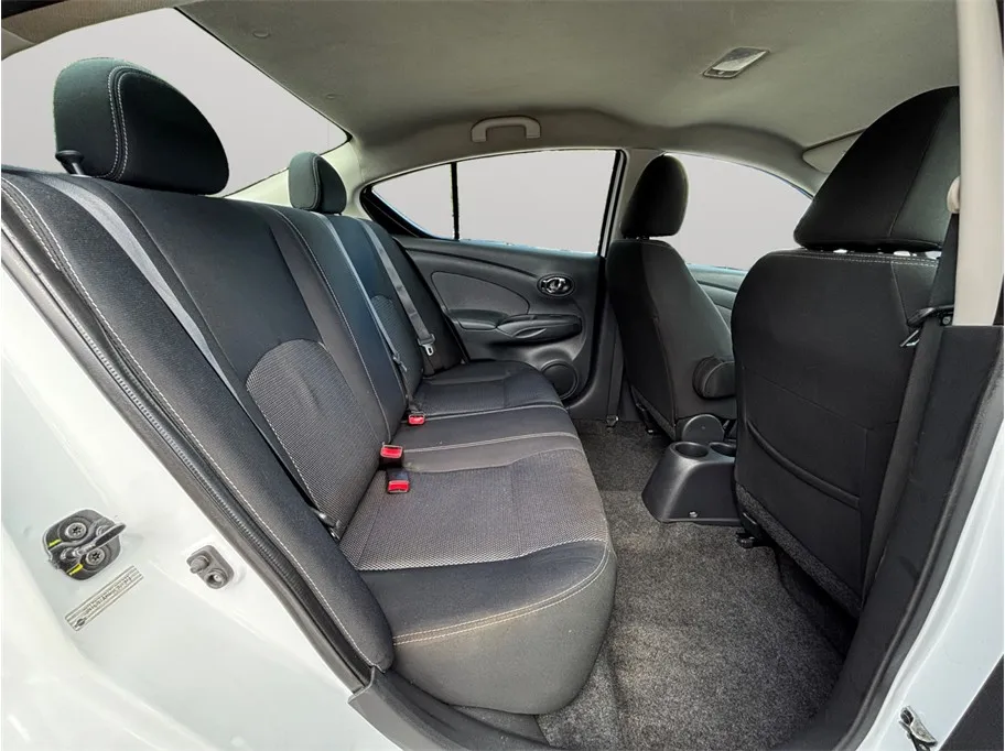 Nissan Versa photo 28