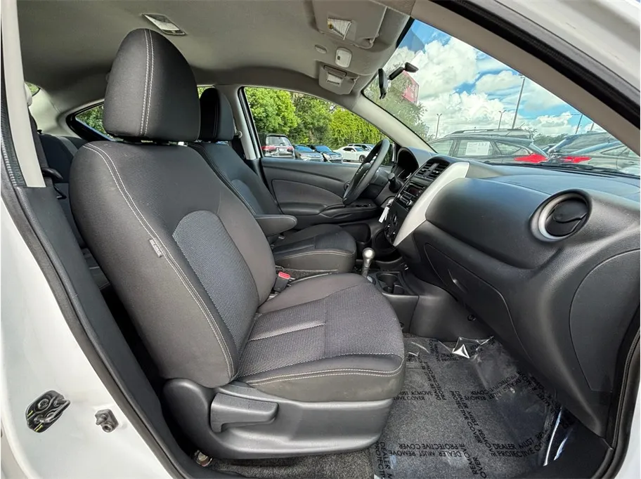 Nissan Versa photo 29