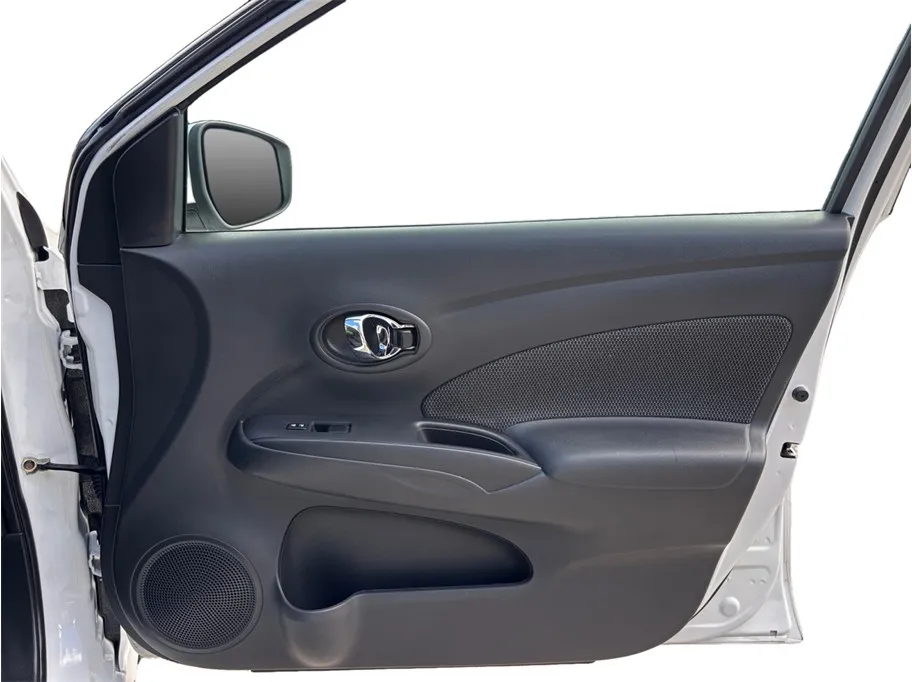 Nissan Versa photo 30