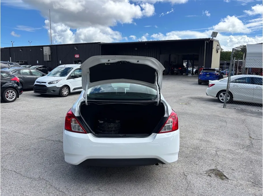 Nissan Versa photo 32