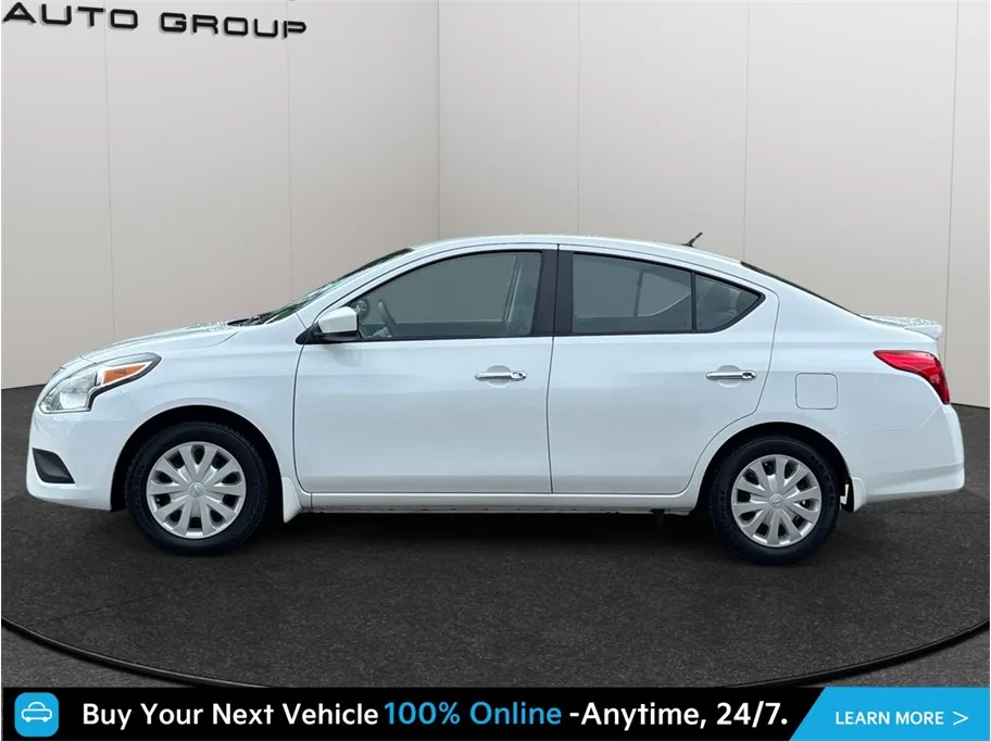 Nissan Versa photo 5