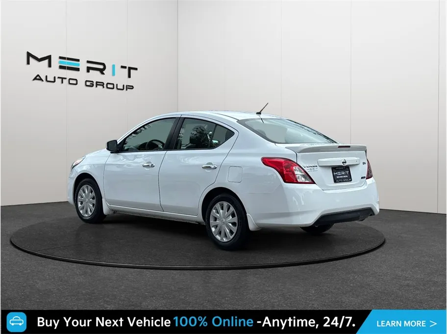Nissan Versa photo 7