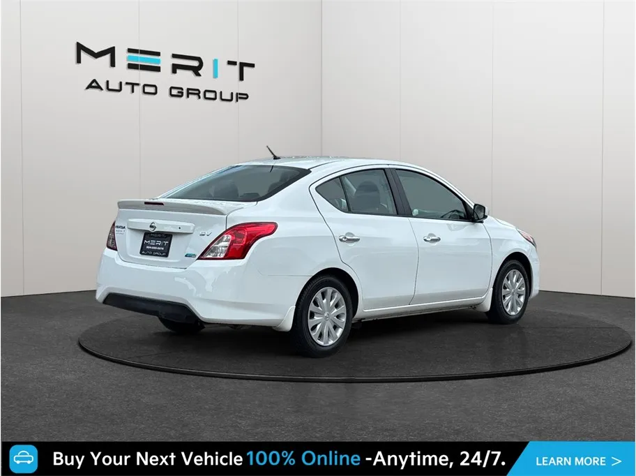 Nissan Versa photo 9