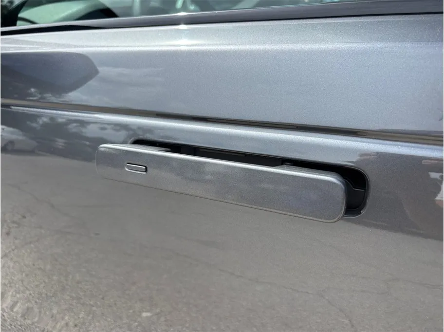 Land Rover Range Rover Velar photo 15