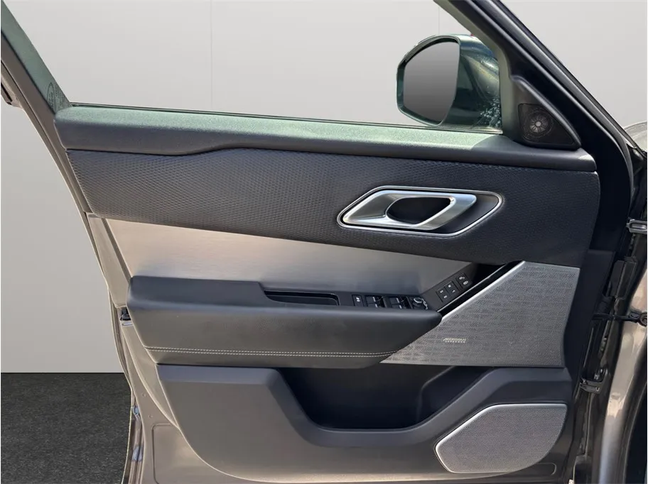 Land Rover Range Rover Velar photo 20