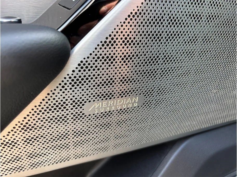 Land Rover Range Rover Velar photo 23
