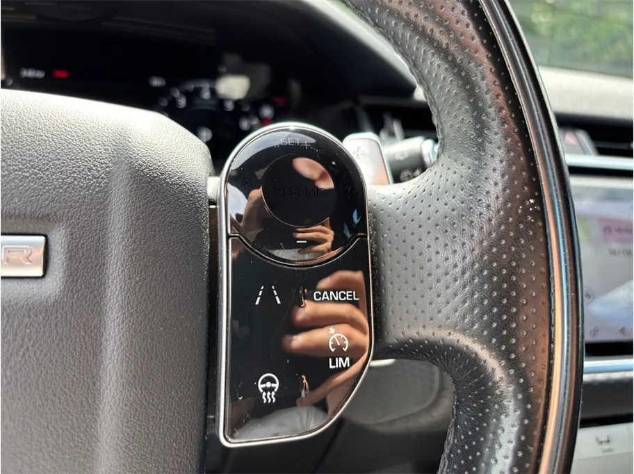 Land Rover Range Rover Velar photo 27