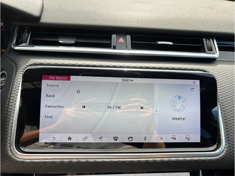 Land Rover Range Rover Velar photo 29