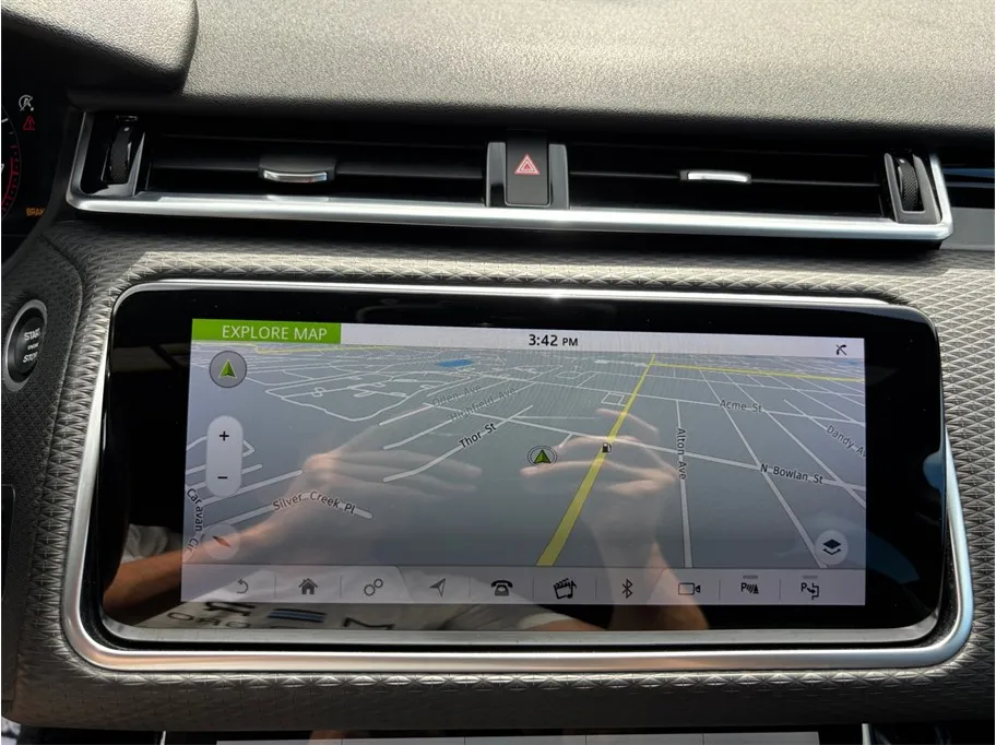 Land Rover Range Rover Velar photo 30