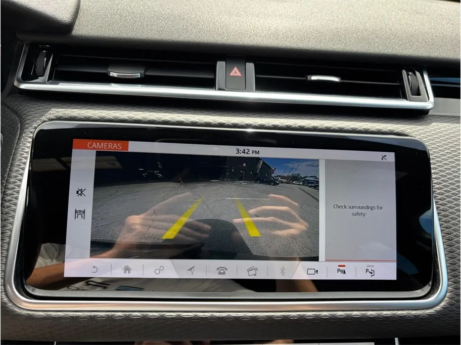 Land Rover Range Rover Velar photo 31