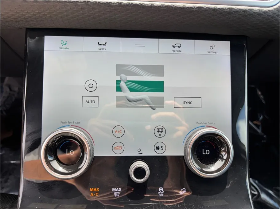 Land Rover Range Rover Velar photo 32