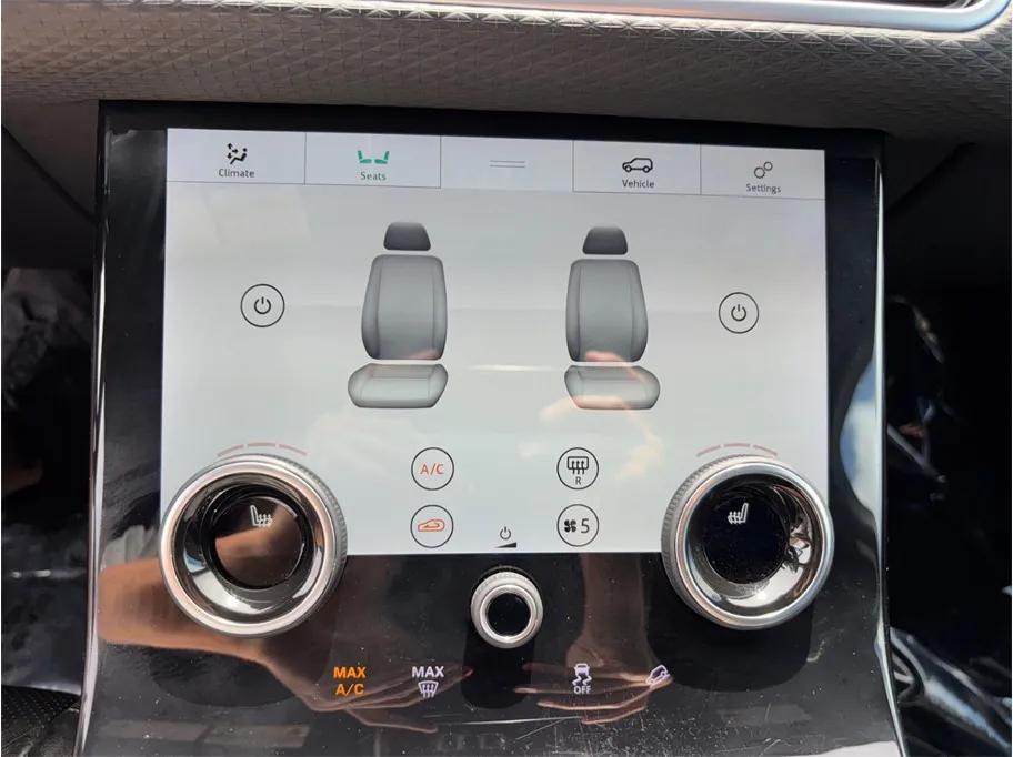 Land Rover Range Rover Velar photo 33