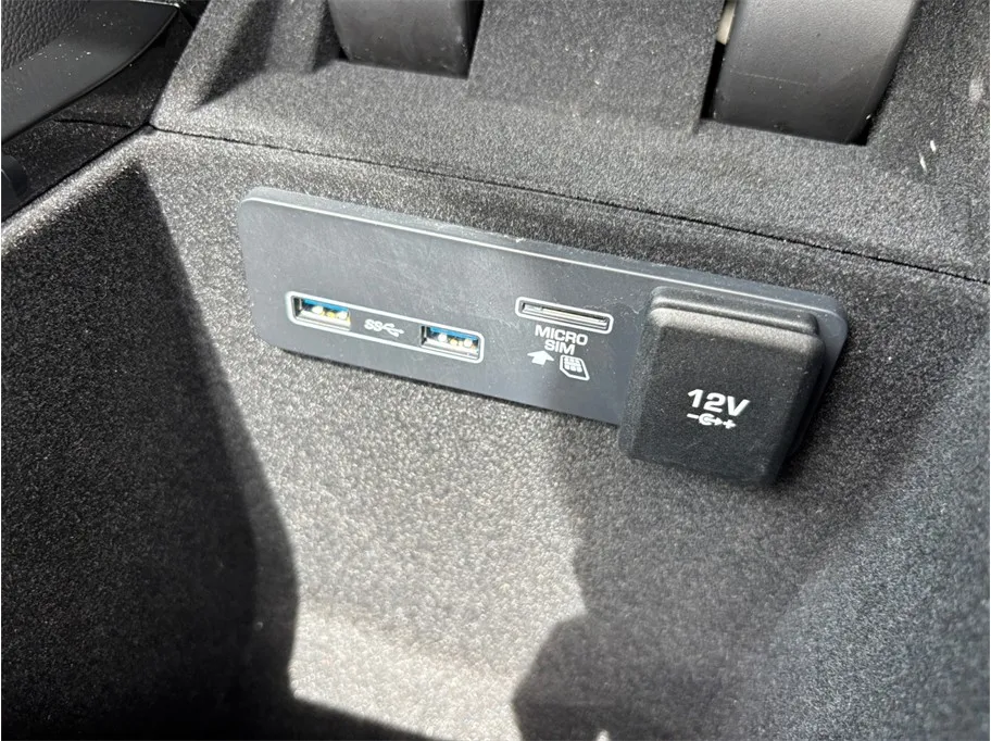 Land Rover Range Rover Velar photo 34