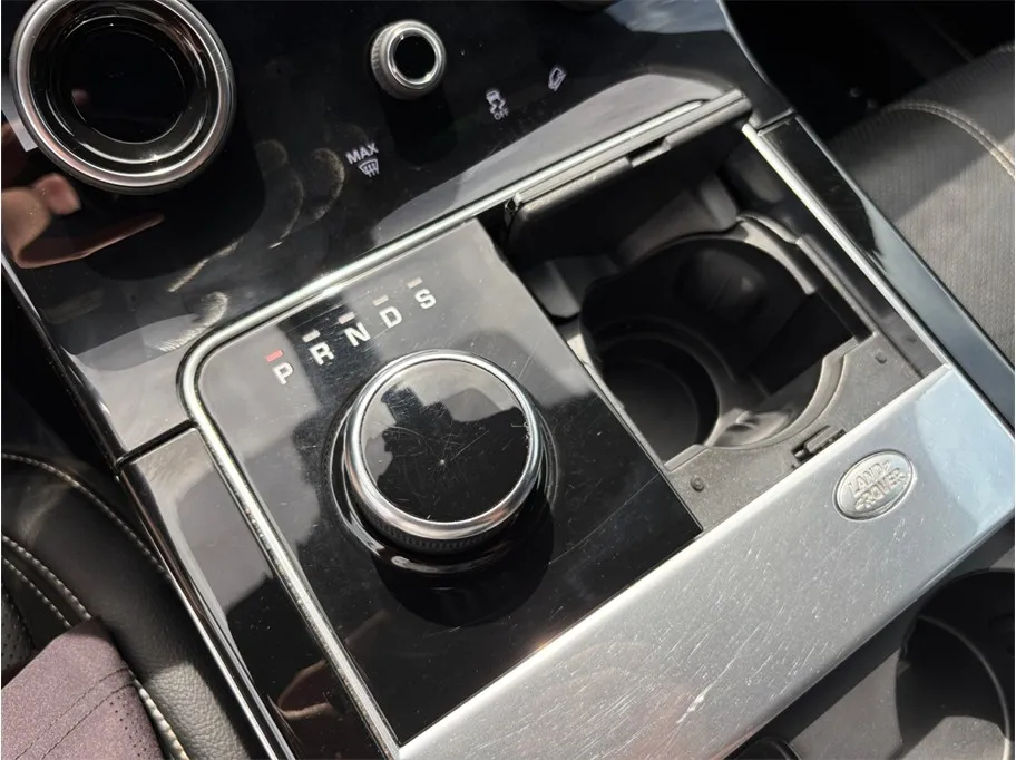 Land Rover Range Rover Velar photo 36
