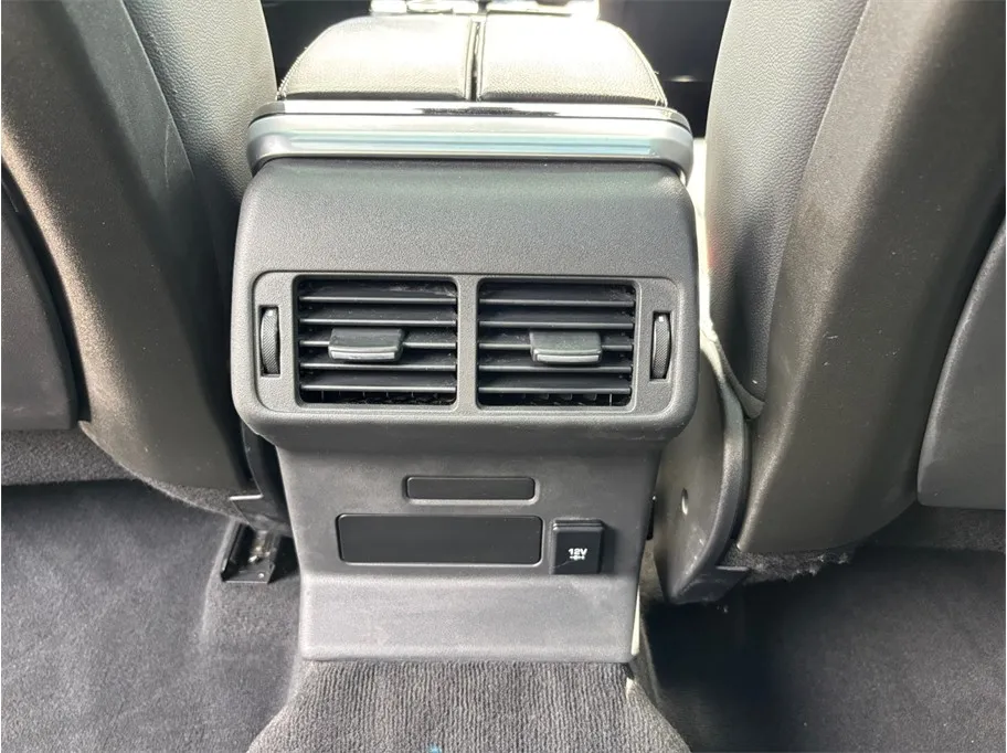 Land Rover Range Rover Velar photo 40