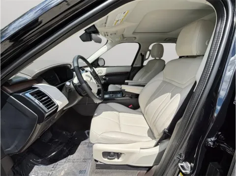 Photos of 2020 Land Rover Discovery HSE Sport Utility 4D for sale in Jacksonville, FL at Merit Auto Group Atlantic