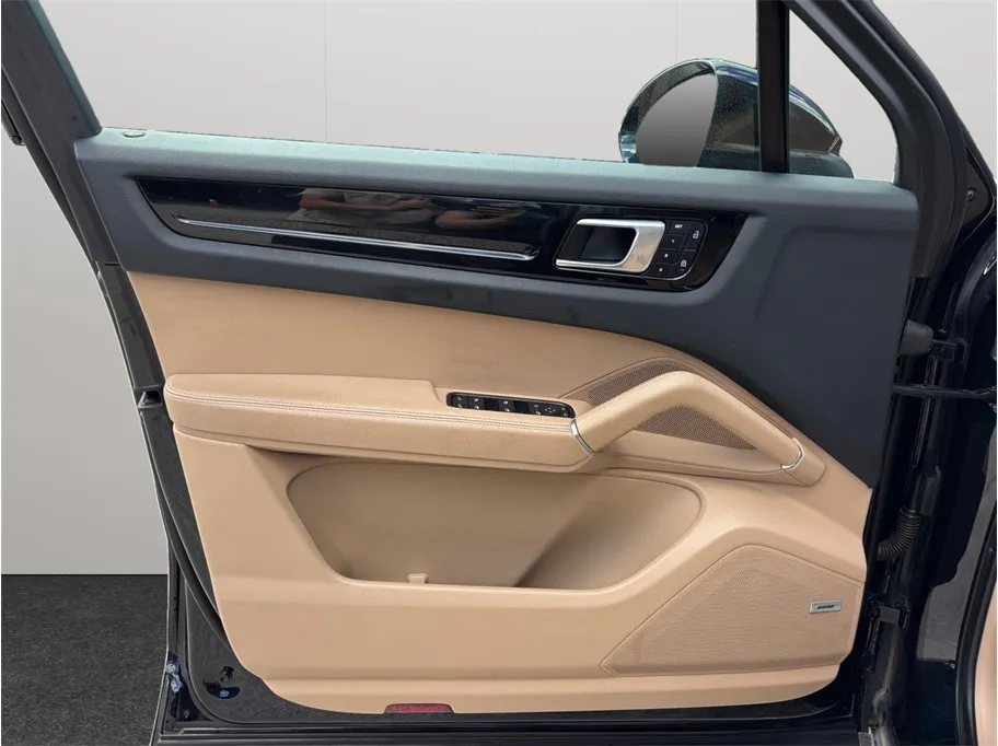 Porsche Cayenne photo 22