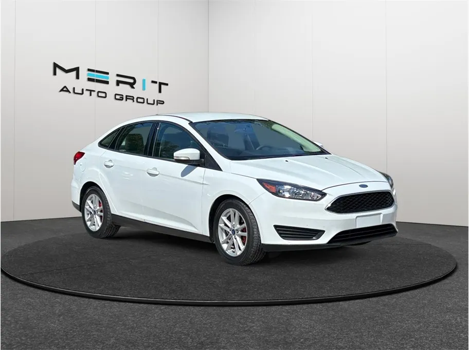 White 2015 Ford Focus SE Sedan 4D for sale in Jacksonville, FL