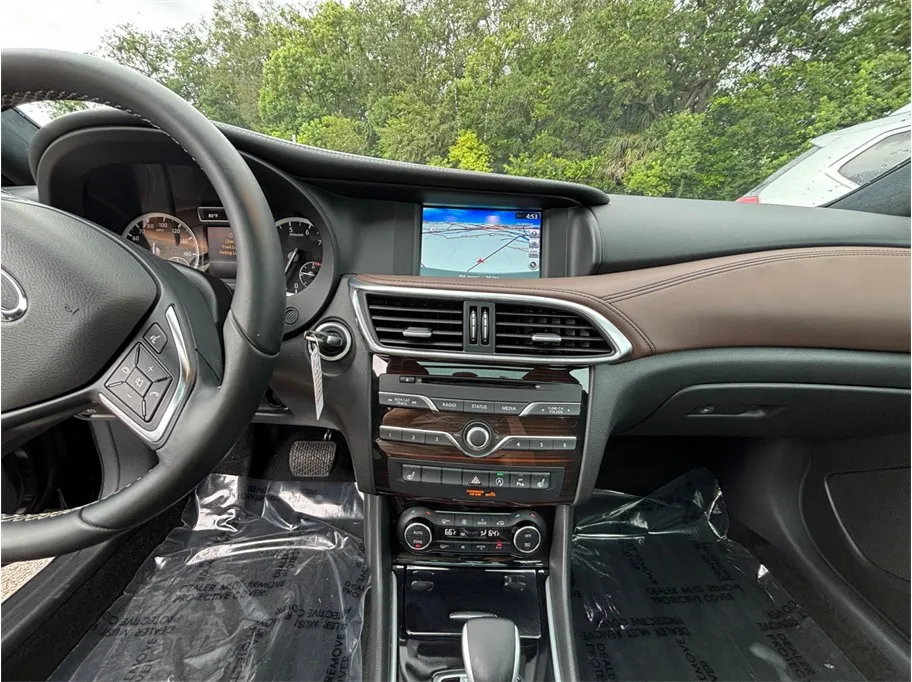 Infiniti QX30 photo 11