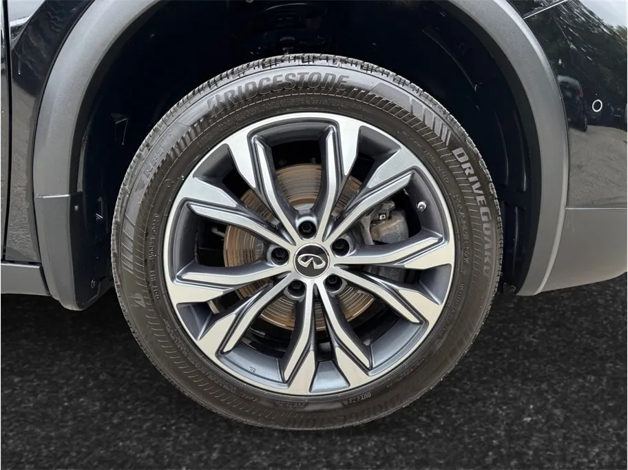 Infiniti QX30 photo 13